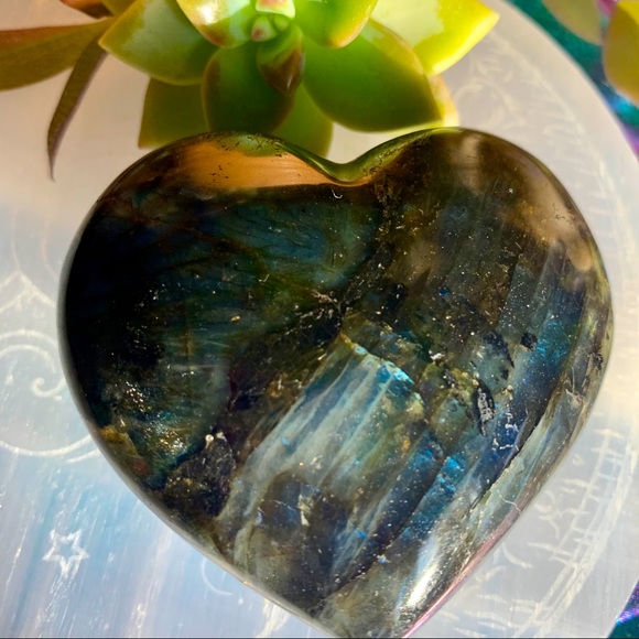 Large Puffy Labradorite Heart - Picture 7 of 9